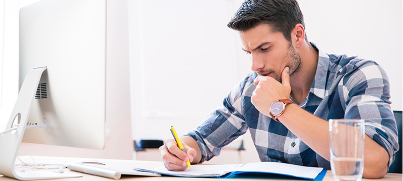 photodune-11859854-businessman-in-casual-cloth-signing-documents-800x360